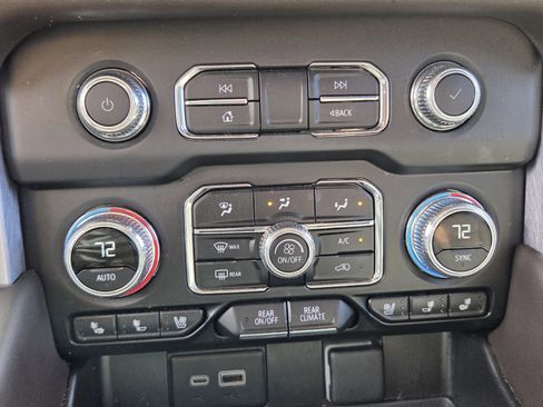 Used 2024 GMC Yukon XL SLT w/ SLT Luxury Package image 26