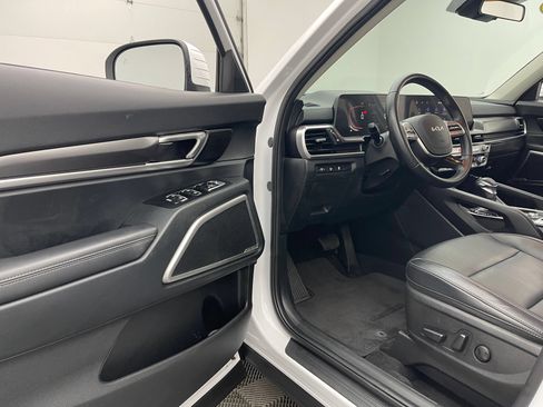 Used 2024 Kia Telluride S FWD image 15