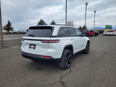 New 2026 Jeep Grand Cherokee Limited w/ Limited Altitude Package image 3
