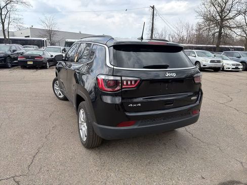 Used 2022 Jeep Compass Latitude image 11