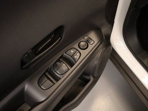 New 2025 Nissan Kicks Play S image 8