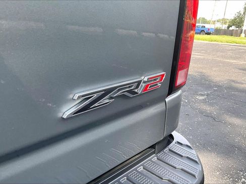 Used 2025 Chevrolet Silverado 2500 ZR2 AWD/4WD image 8