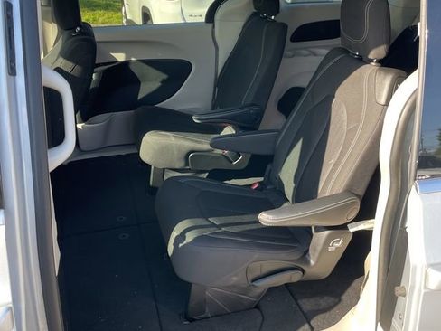 Used 2023 Chrysler Voyager LX FWD image 11