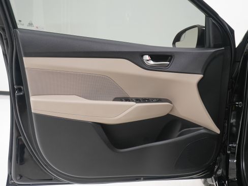 Used 2022 Hyundai Accent Limited image 13