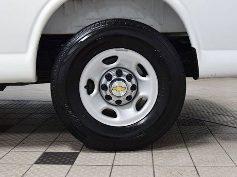 Used 2025 Chevrolet Express 3500 LT w/ LT Preferred Equipment Group RWD image 17