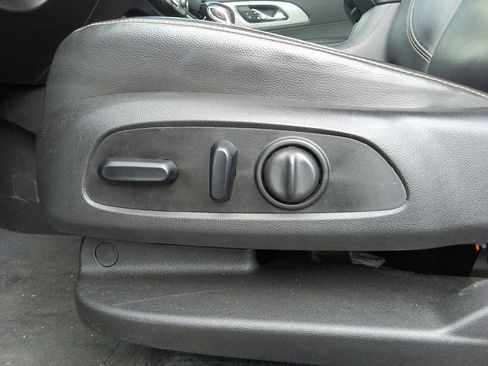 Used 2021 Chevrolet Traverse LT w/ LPO, Floor Liner Package FWD image 19