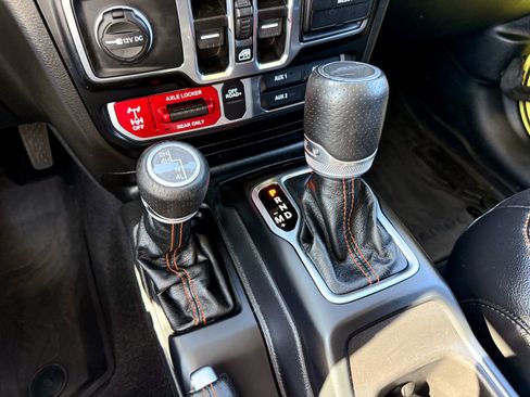 Used 2023 Jeep Gladiator Mojave w/ Cold Weather Group image 31