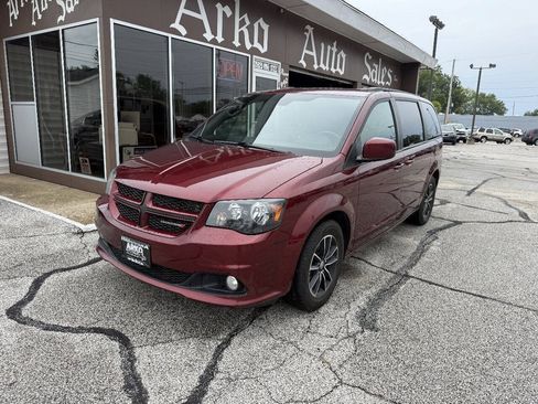 Used 2019 Dodge Grand Caravan GT FWD image 2