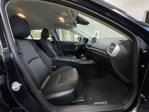 Used 2018 MAZDA MAZDA3 Sport FWD image 28