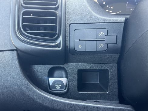 Used 2025 RAM ProMaster 2500 w/ U-Haul Equipment Group FWD image 12