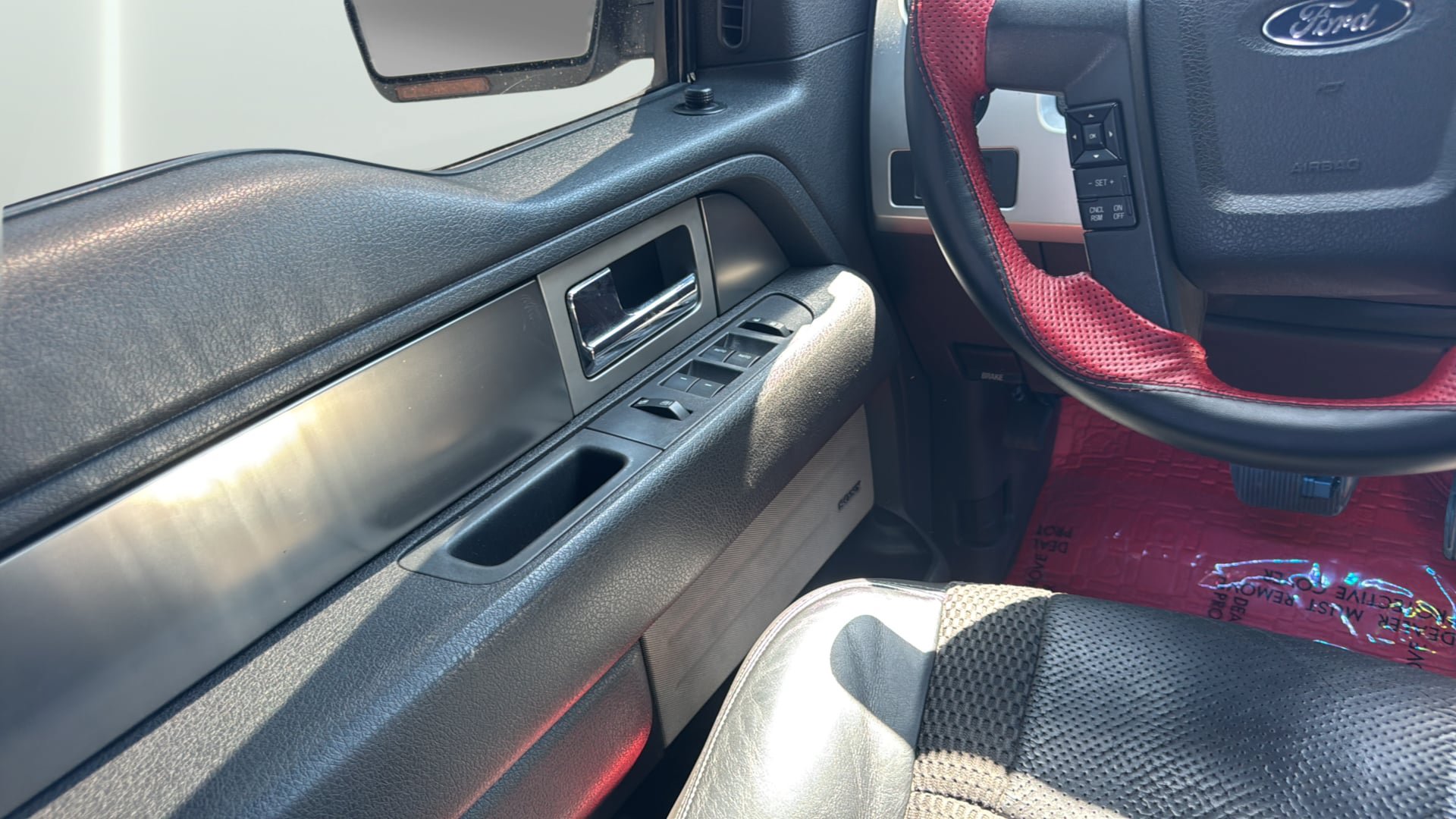 Used 2014 Ford F150 Raptor w/ Equipment Group 801A Luxury AWD/4WD image 19