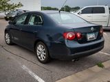 Used 2010 Volkswagen Jetta SE image 3