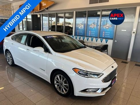 Used 2017 Ford Fusion SE w/ Equipment Group 602A FWD image 1