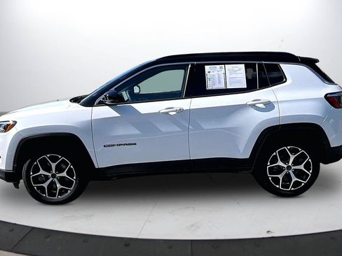 Used 2025 Jeep Compass Limited AWD/4WD image 5