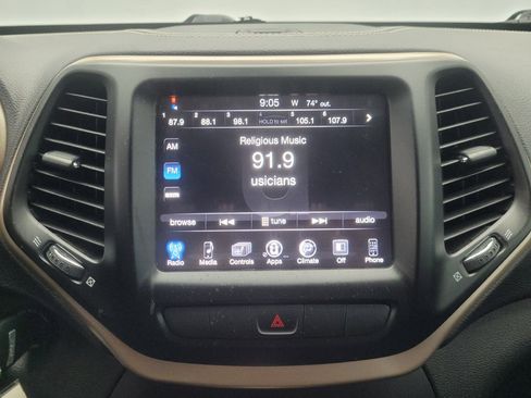 Used 2015 Jeep Cherokee Latitude w/ Cold Weather Group AWD/4WD image 25