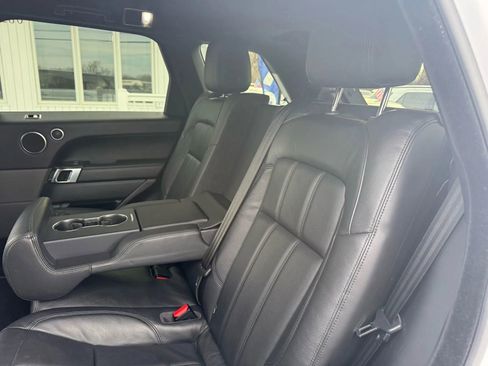 Used 2019 Land Rover Range Rover Sport SE image 32