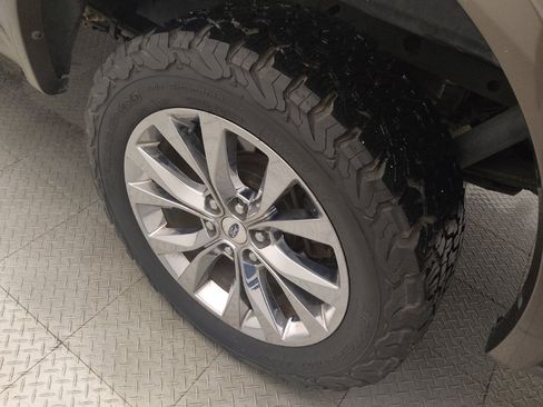 Used 2016 Ford F150 Lariat w/ Equipment Group 502A Luxury image 31