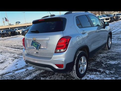 Used 2022 Chevrolet Trax LT w/ LT Convenience Package image 8