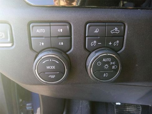 Used 2024 Chevrolet Silverado 3500 High Country w/ Technology Package image 26