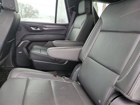 Used 2022 GMC Yukon Denali w/ Denali Premium Package image 10