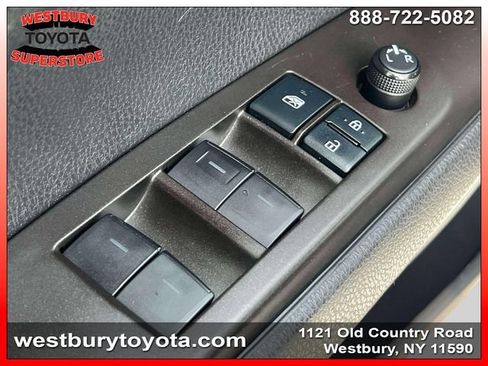 Used 2022 Toyota Camry SE w/ Cold Weather Package FWD image 19