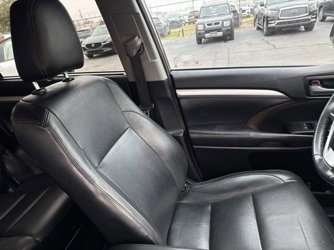 Used 2018 Toyota Highlander XLE image 11