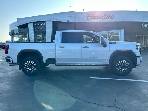 Used 2025 GMC Sierra 3500 Denali Ultimate AWD/4WD image 9
