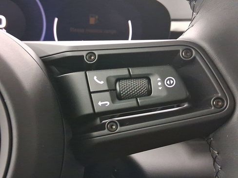 Used 2025 Porsche Macan 4S Electric AWD/4WD image 17