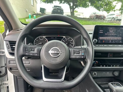 Used 2023 Nissan Rogue SV FWD image 14