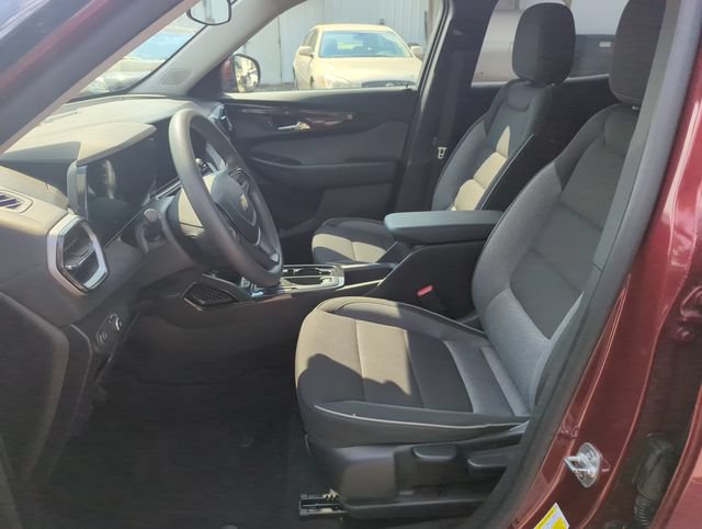 Used 2025 Chevrolet TrailBlazer LT AWD/4WD image 17