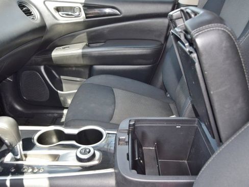 Used 2018 Nissan Pathfinder S AWD/4WD image 36