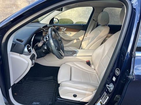 Used 2021 Mercedes-Benz GLC 300 GLC 300 w/ Premium Package image 12