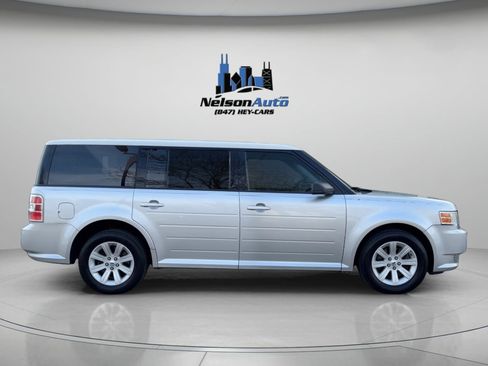 Used 2011 Ford Flex SE image 2