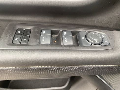 Used 2024 GMC Yukon SLT image 11