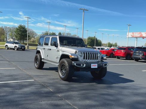 Used 2020 Jeep Wrangler Unlimited Sahara AWD/4WD image 5
