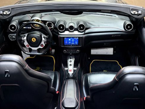 Used 2015 Ferrari California T RWD image 16