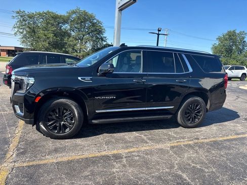 Used 2024 GMC Yukon SLT w/ SLT Premium Package AWD/4WD image 3