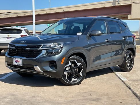 Used 2025 Kia Seltos S image 2