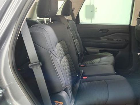 New 2025 Nissan Pathfinder SV image 27