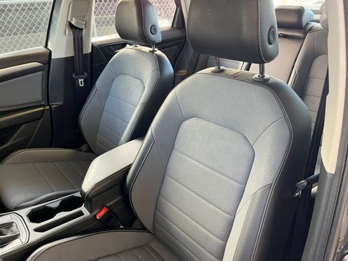 Used 2025 Volkswagen Jetta SE image 37