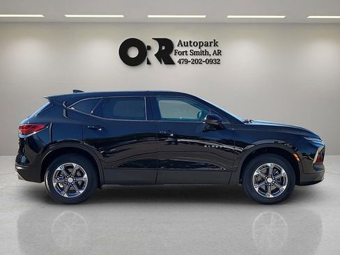 Used 2025 Chevrolet Blazer LT FWD image 6