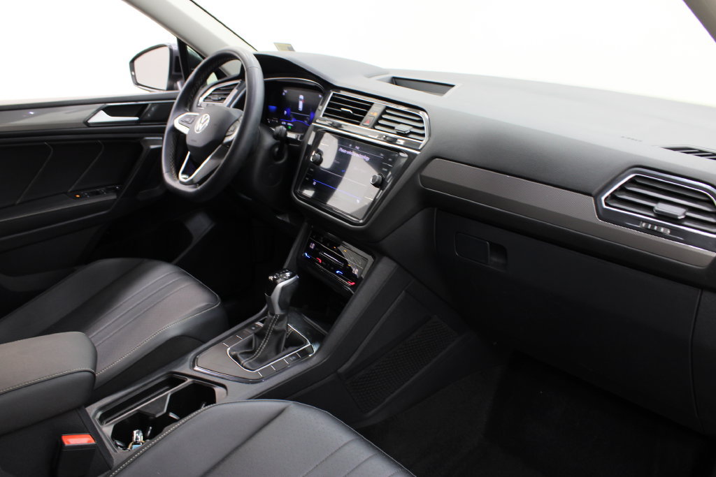 Used 2023 Volkswagen Tiguan SE FWD image 24