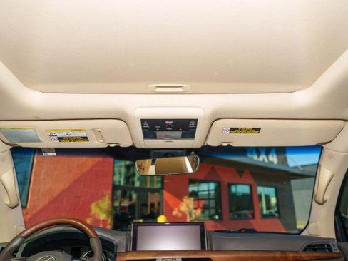 Used 2021 Lexus LX 570 4WD w/ Luxury Package image 10