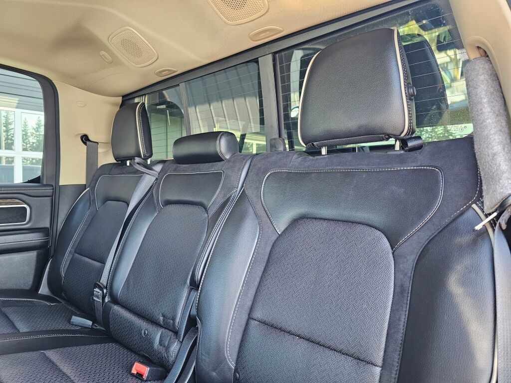 Used 2019 RAM 1500 Laramie AWD/4WD image 18