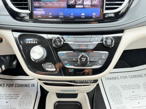 Used 2022 Chrysler Pacifica Touring-L FWD image 57