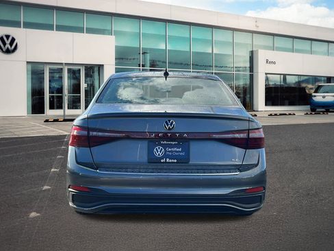 Used 2025 Volkswagen Jetta SE image 6