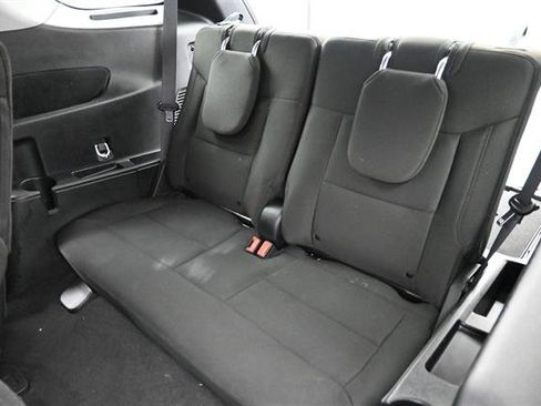 Certified 2024 Ford Explorer XLT RWD image 17