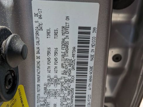 Used 2017 Toyota Tacoma SR5 w/ Tow Package RWD image 7