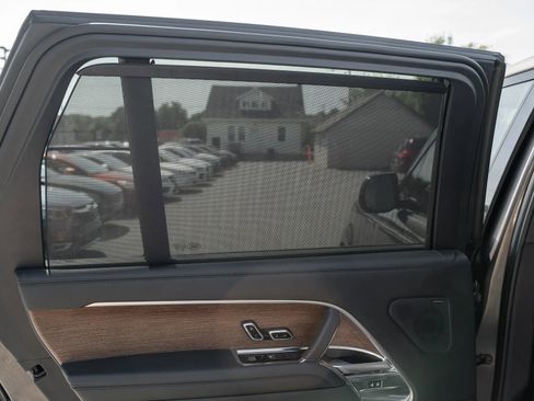 Used 2023 Land Rover Range Rover Long Wheelbase SE AWD/4WD image 13