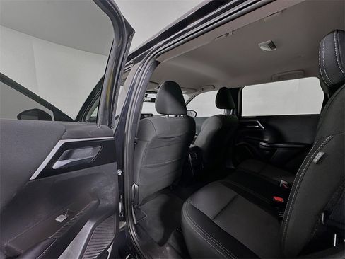 Used 2024 Mitsubishi Outlander ES image 17